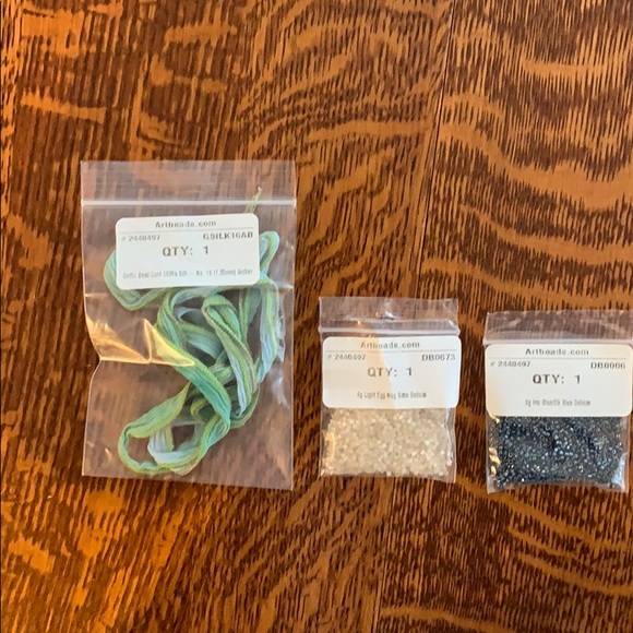 Unopened packages of beads - Picture 4 of 7